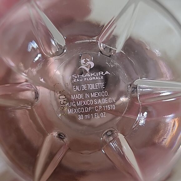 Shakira Eau De Toilette 1 Fl Oz - Picture 3 of 3